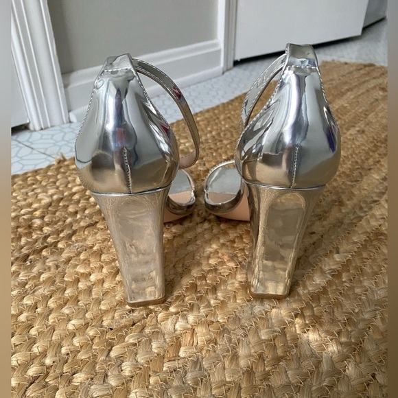 Glamorous Silver Block Heel Ankle Strap High Heels. Size 9W - Picture 3 of 7
